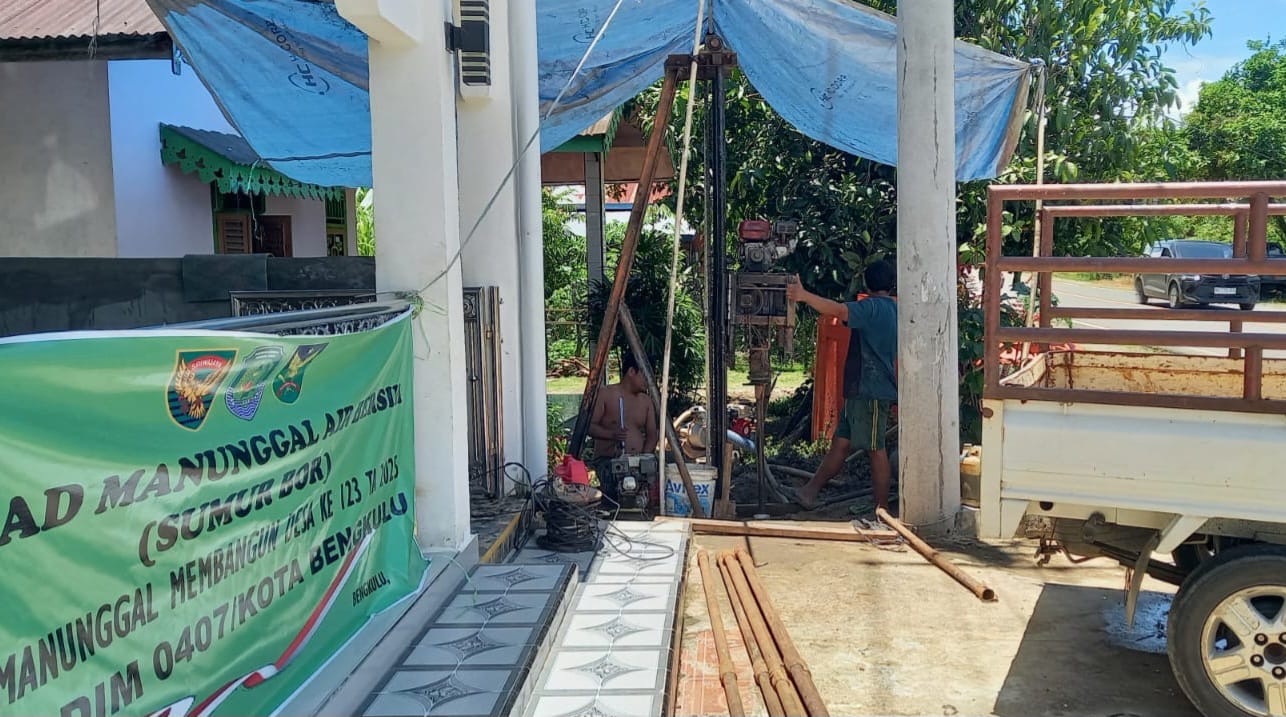Satgas TMMD 123 Kodim 0407 Bengkulu Bangun Sumur Bor di Masjid Nurul Ihsan