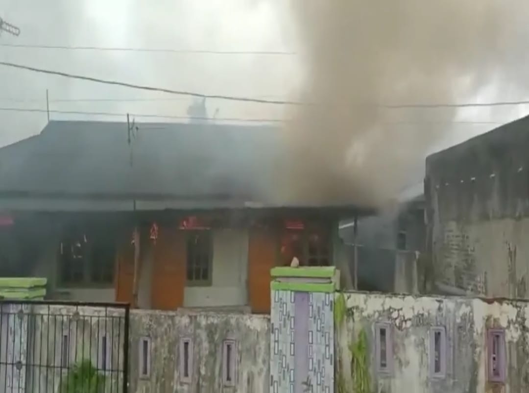 Api Hanguskan 6 Bedengan dan 1 Rumah, Kerugian Capai Rp200 Juta