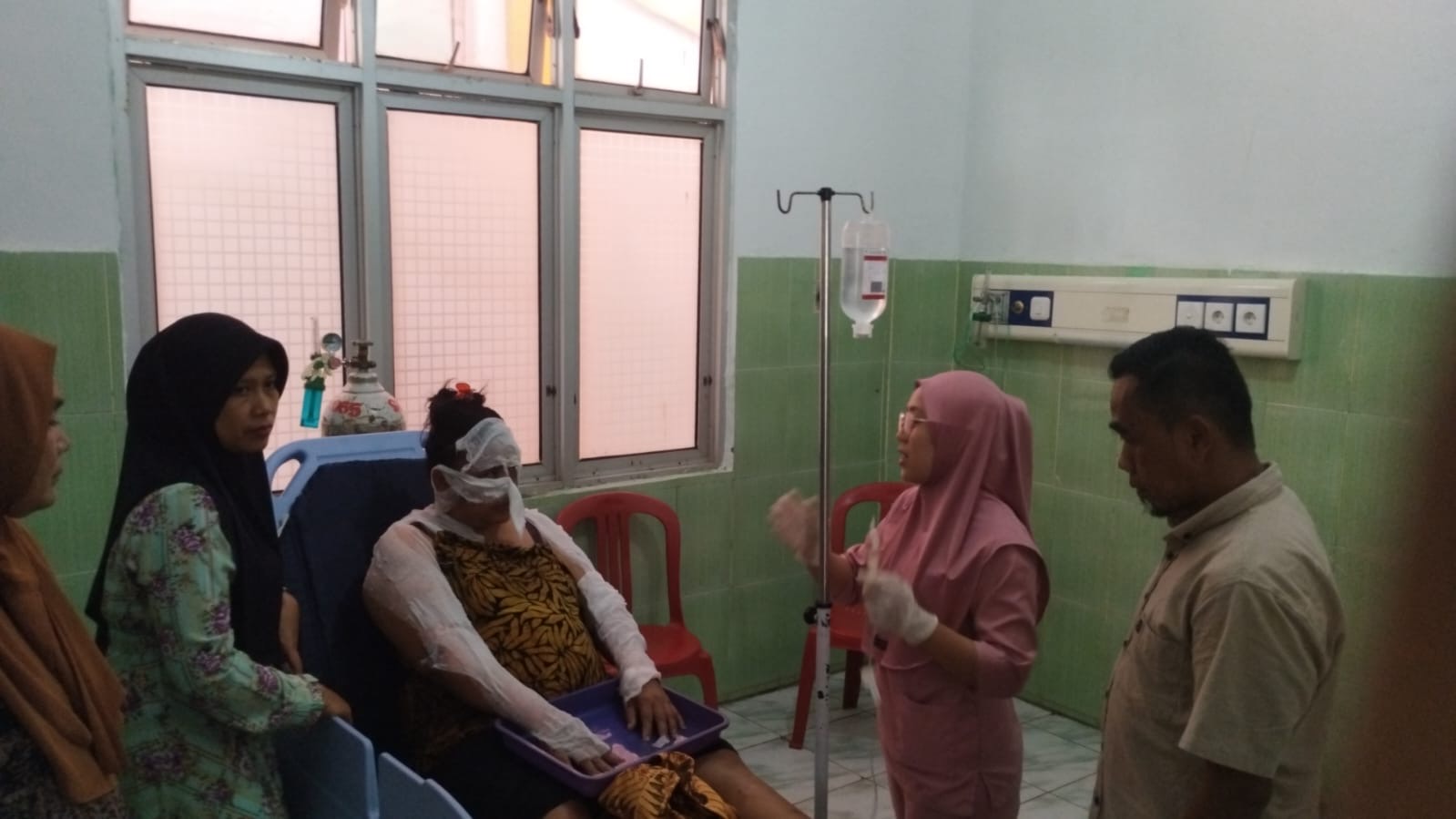 Niat Selamatkan Barang Berharga, Warga Arga Mulya Luka Bakar Saat Rumahnya Dilalap Api