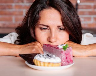 Cek di Sini! 7 Kebiasaan yang Bisa Bikin Perut Buncit, Kamu Perlu Tahu