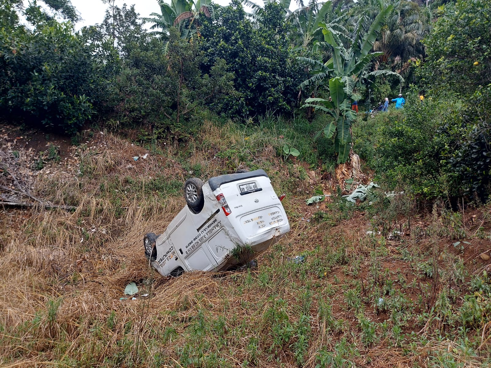 BREAKING NEWS: Minibus Masuk Jurang Sedalam 30 Meter di Liku Sembilan Bengkulu