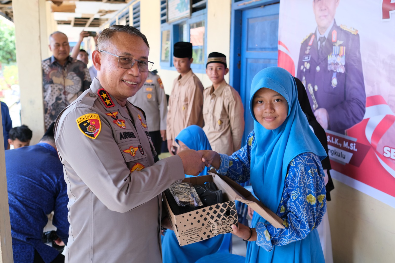 Peduli Pendidikan dan Kesehatan Anak, Polda Bengkulu Gelar Makan Gratis dan Resmikan Fasilitas Sekolah