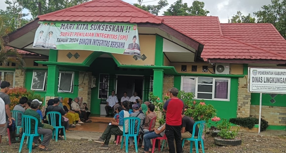 Puluhan Petugas Kebersihan Seluma Geruduk Kantor DLH, Tagih Tunggakan Gaji 4 Bulan 