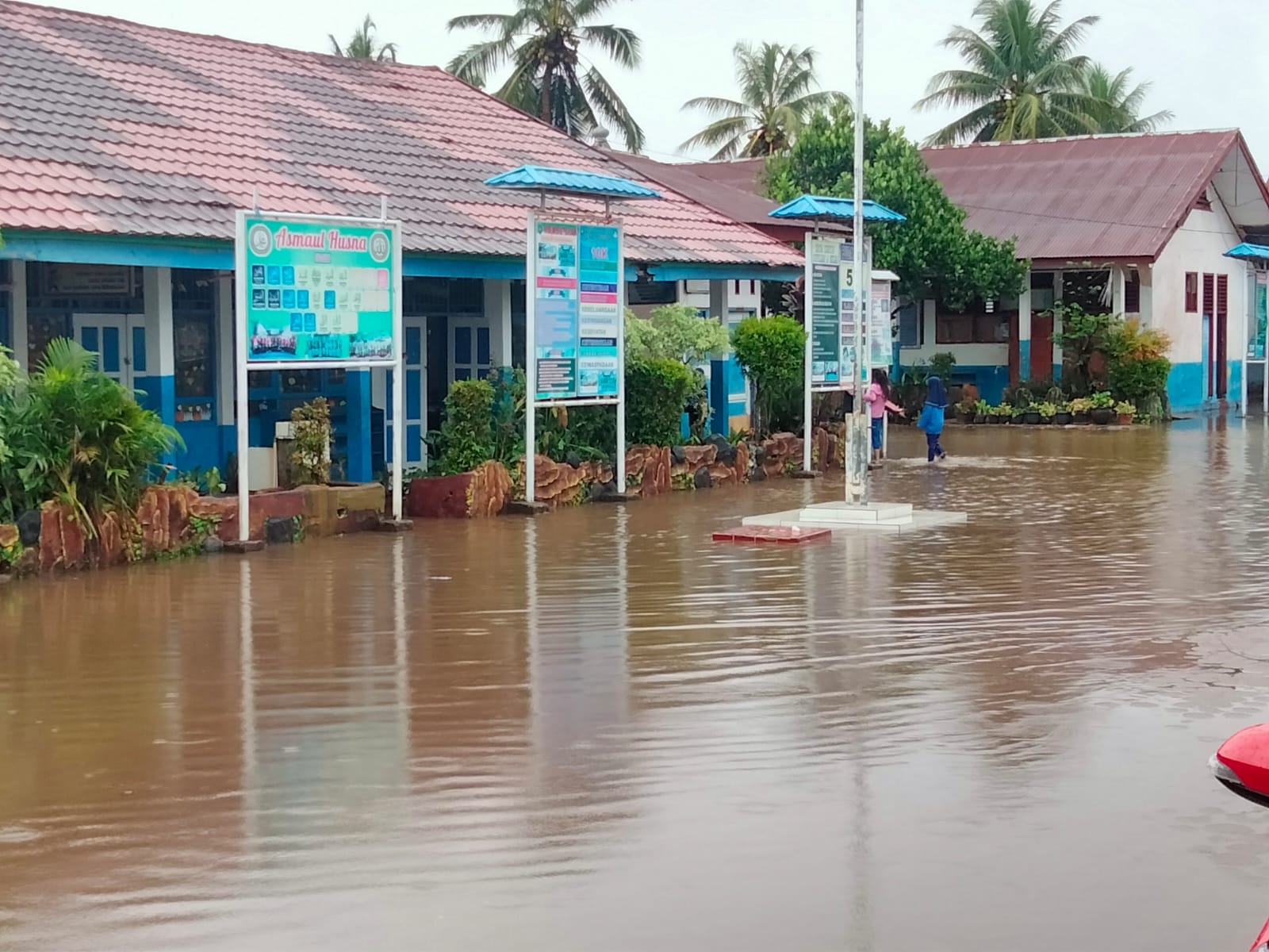 Banjir Rendam SDN 75 kota Bengkulu, Siswa Terpaksa Diliburkan 