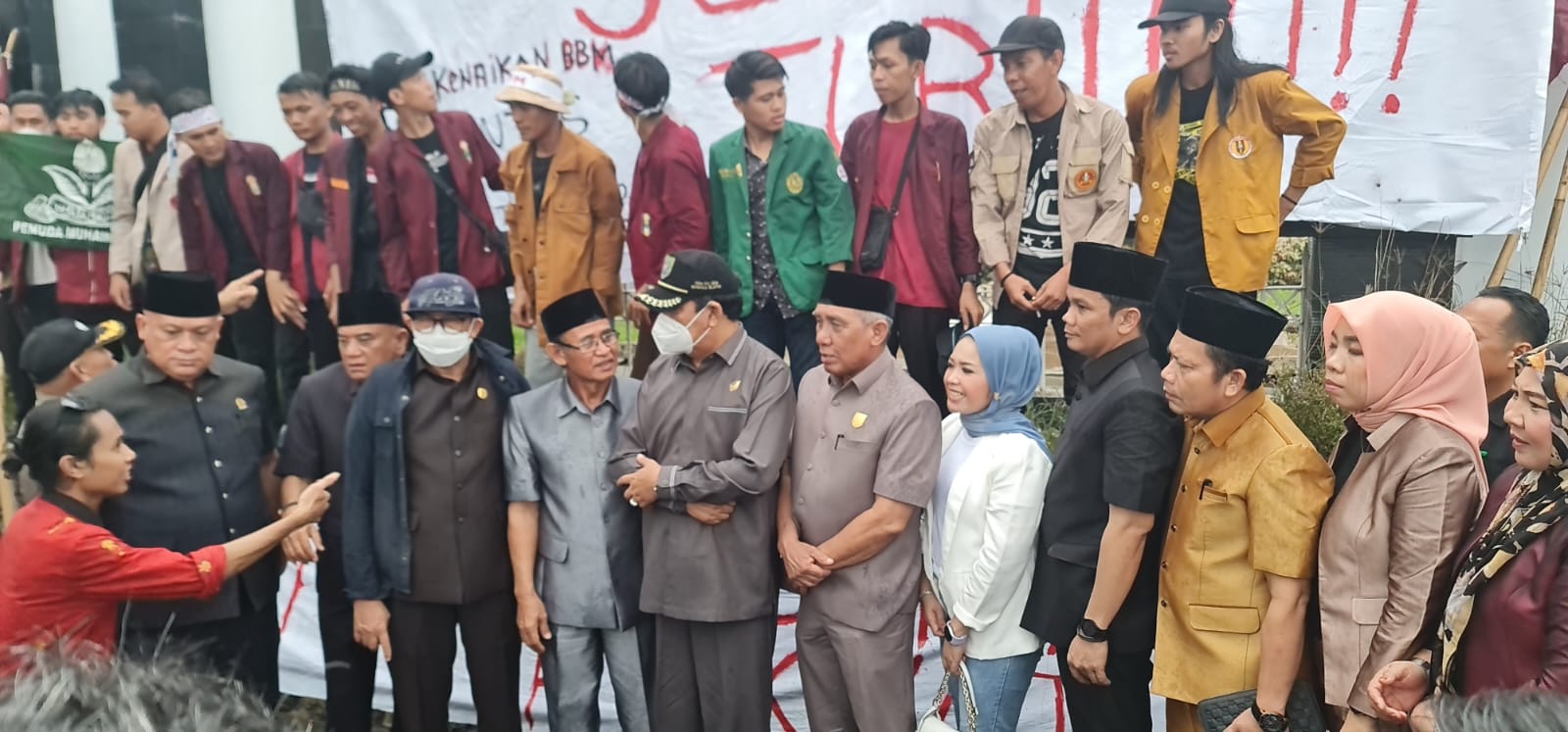 Temui Massa Aksi, Jonaidi SP: Kita Apresiasi Gerakan Moral Mahasiswa