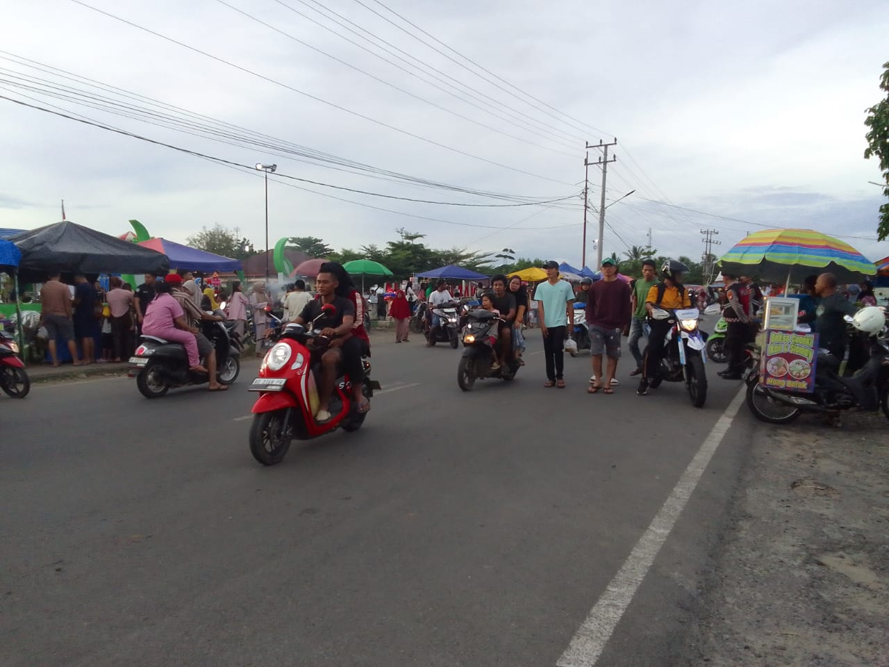 Alun-alun Tais Jadi Pusat Berburu Takjil dan Ngabuburit Warga Seluma