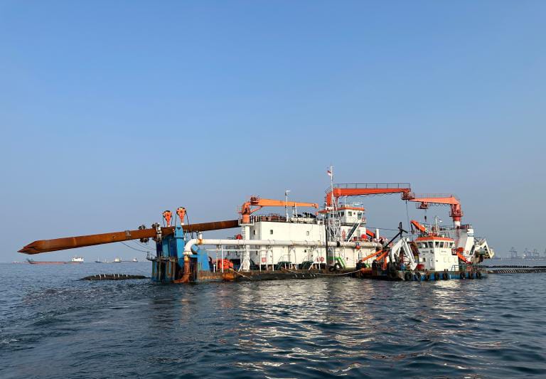 2 Kapal Keruk Besar Menuju Perairan Bengkulu, Percepatan Pengerukan Alur Pelabuhan Pulau Baai 