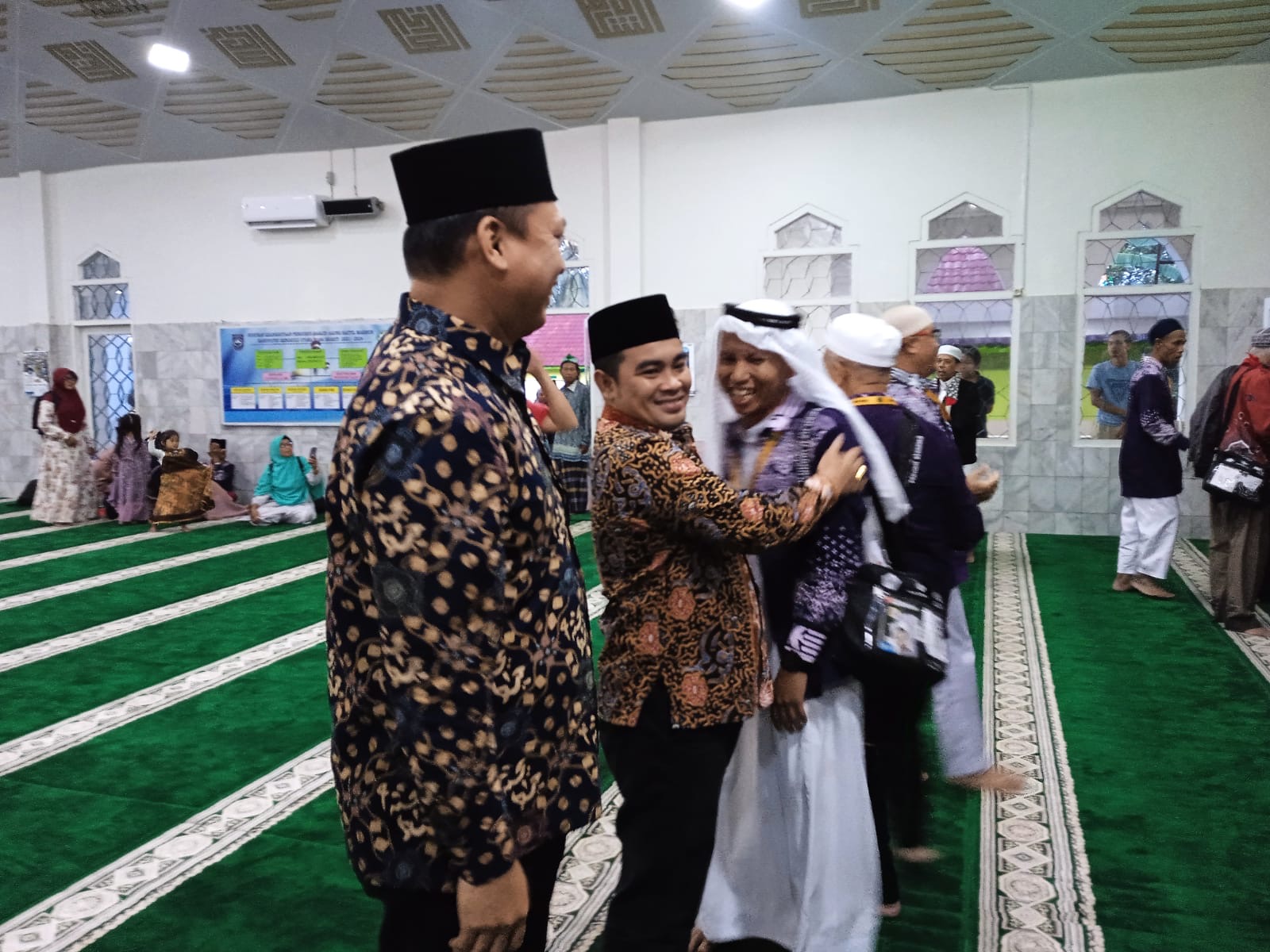 Kepulangan 208 Jemaah Haji Bengkulu Utara Disambut Bahagia di Masjid Agung Baitul Makmur