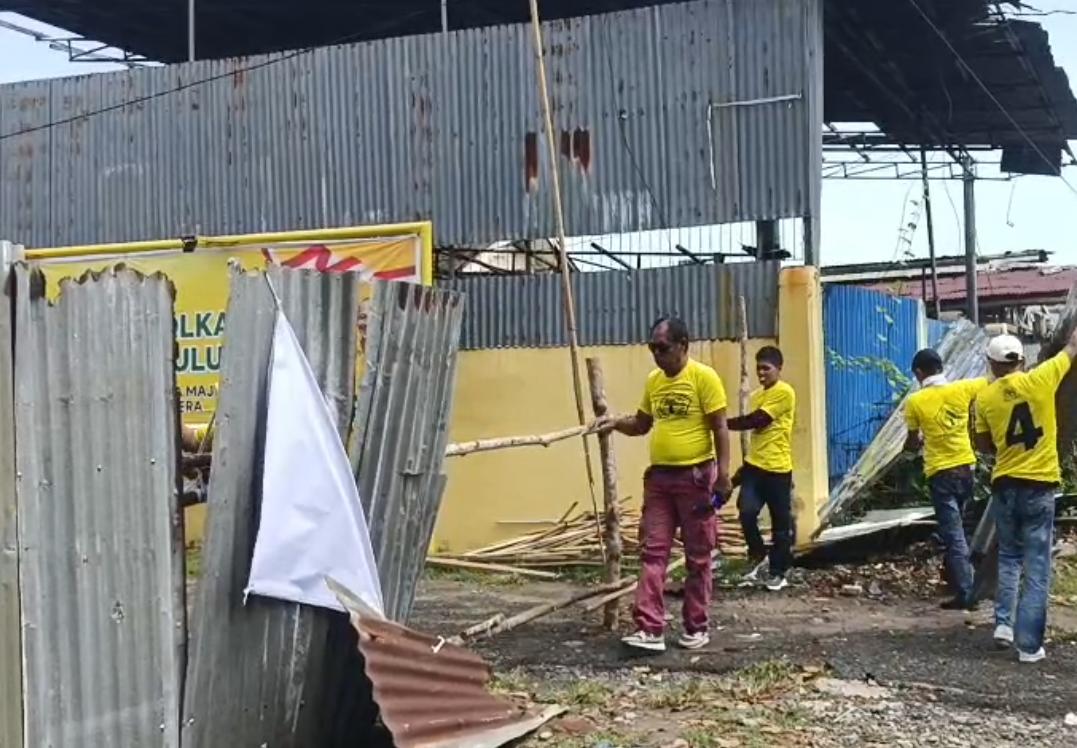 Memanas! Kader Golkar Bongkar Paksa Pagar Penyegelan Kantor DPD Kota Bengkulu