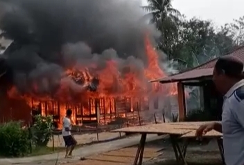 Rumah Warga Bukit Peninjauan 2 Ludes Terbakar 