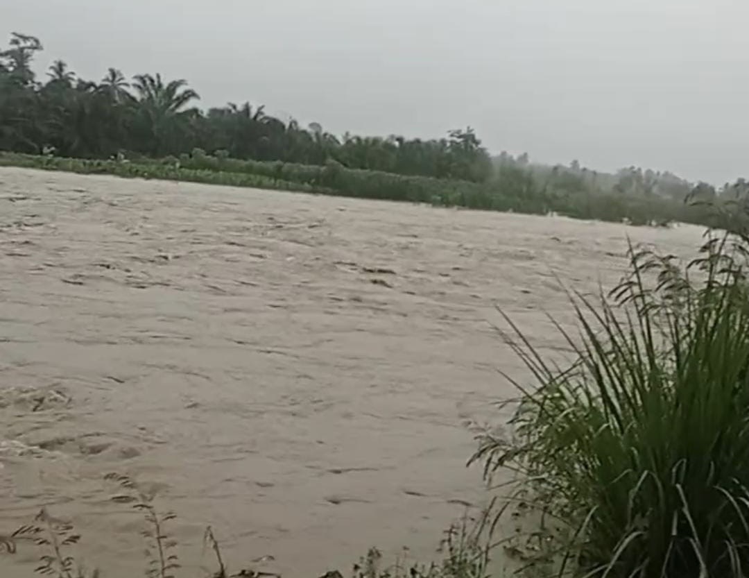 4 Warga Hanyut Terseret Arus Sungai Kedurang, 1 Selamat dan 1 Meninggal 