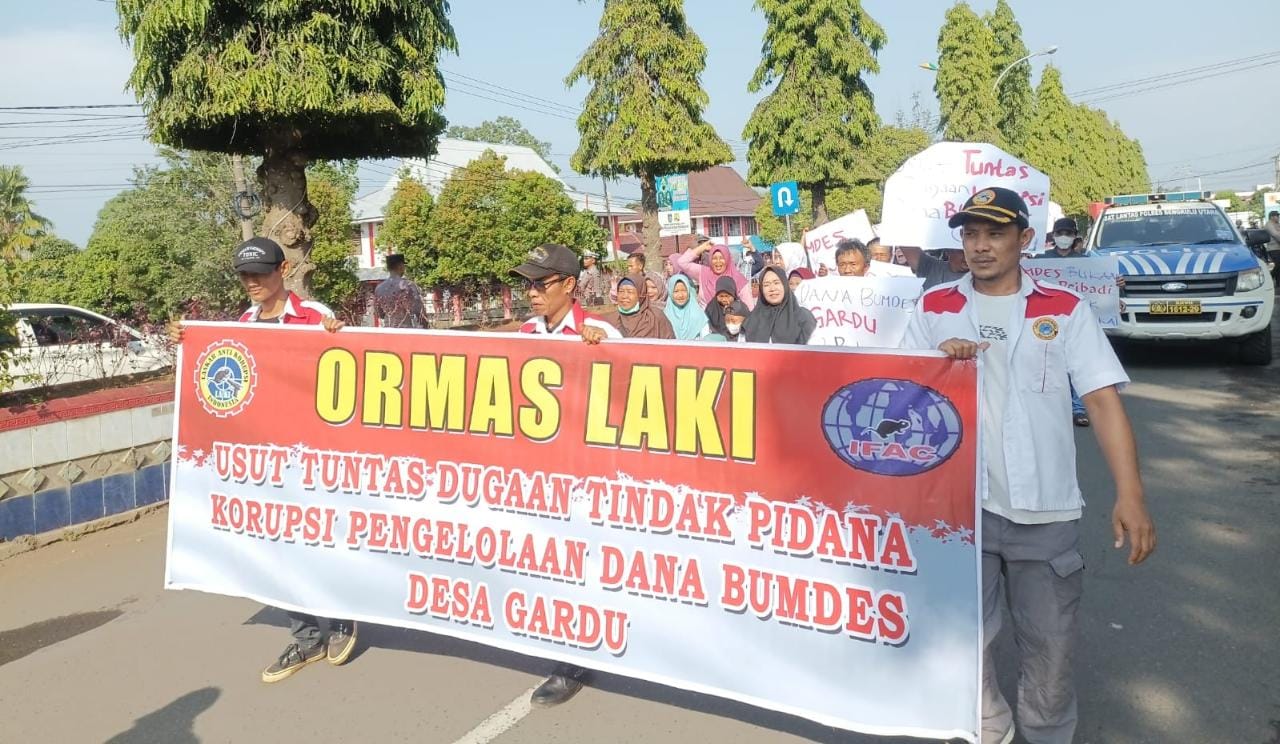 Kades dan Puluhan Warga Laporkan Bumdes ke Kejari, Diduga Korupsi Ratusan Juta Rupiah