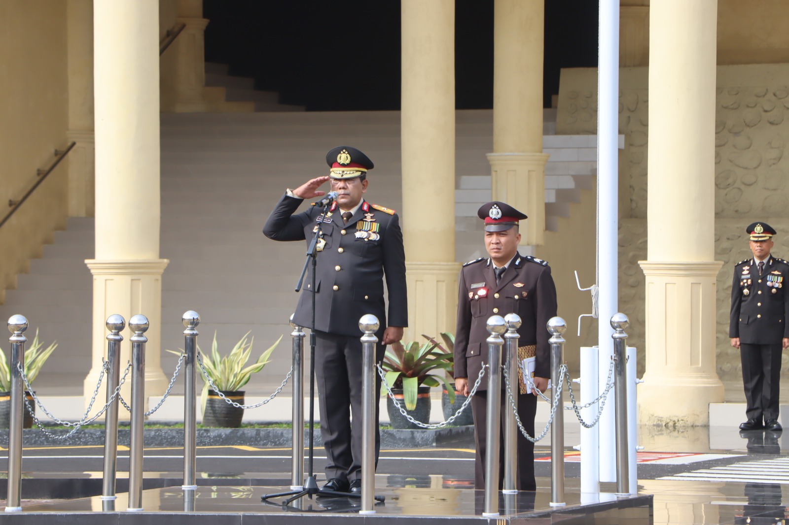 Polda Bengkulu Gelar Upacara Hari Pahlawan: Teladani Pahlawan Cintai Negerimu