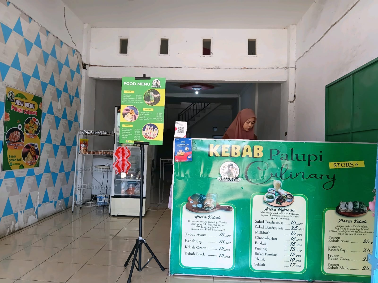 Jaga Kualitas dan Kesegaran, Kebab Palupi Culinary Tanam Sendiri Sayur Selada dengan Sistem Hidroponik