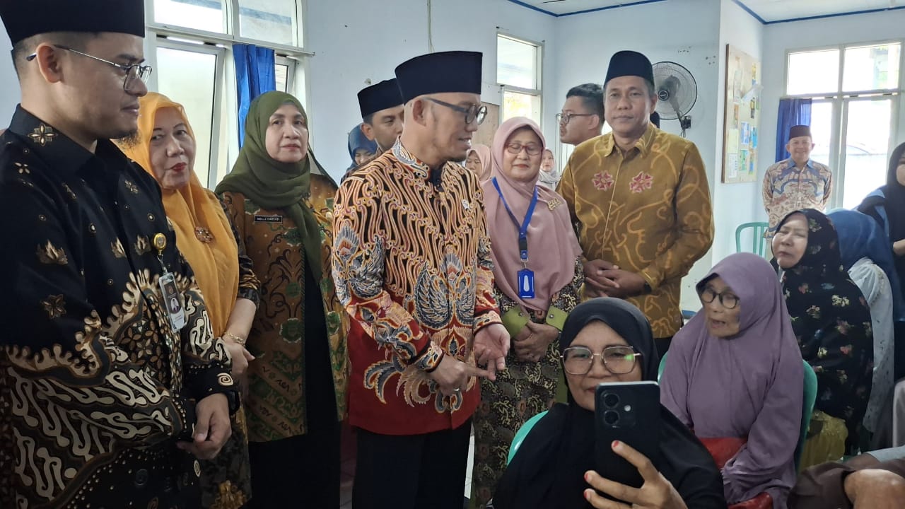 Tinjau Puskesmas di Bengkulu, Wamen Haji: Jemaah yang Tak Lulus Medis Jangan Diluluskan Berangkat