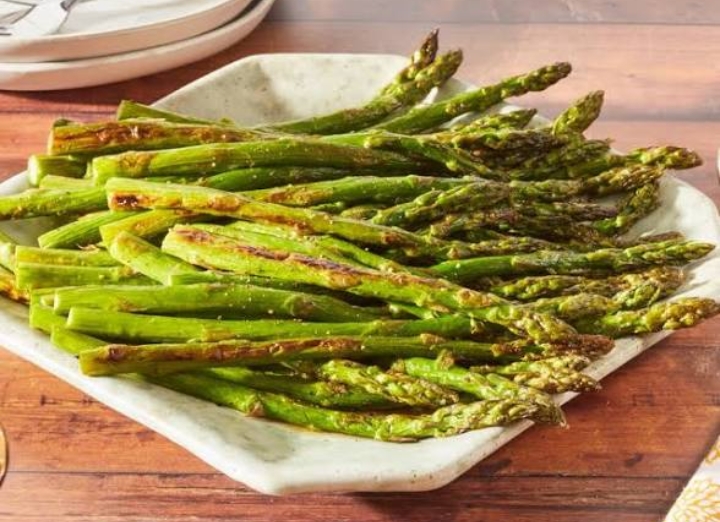 Tidak Disarankan! Ini 7 Efek Samping Berbahaya Mengonsumsi Asparagus Secara Berlebihan 