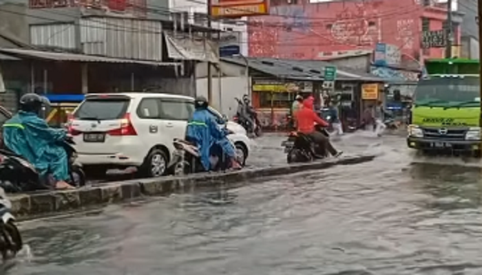 Kendaraan Terendam Banjir, Begini Tips Klaim Asuransi Mobil