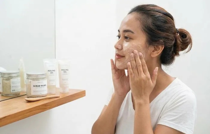 Pentingnya Lakukan Eksfoliasi Wajah, Ini Manfaat yang Bisa Diperoleh!