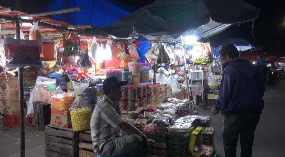 Pedagang Kue Kering di Pasar Panorama Buka 24 Jam, Jelang Lebaran