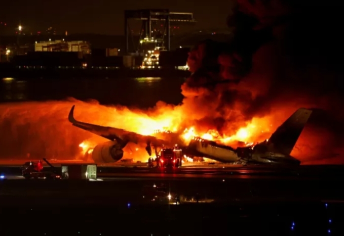 Mengejutkan! Pesawat Japan Airlines Terbakar di Bandara Haneda Tokyo, Ini Penyebabnya 