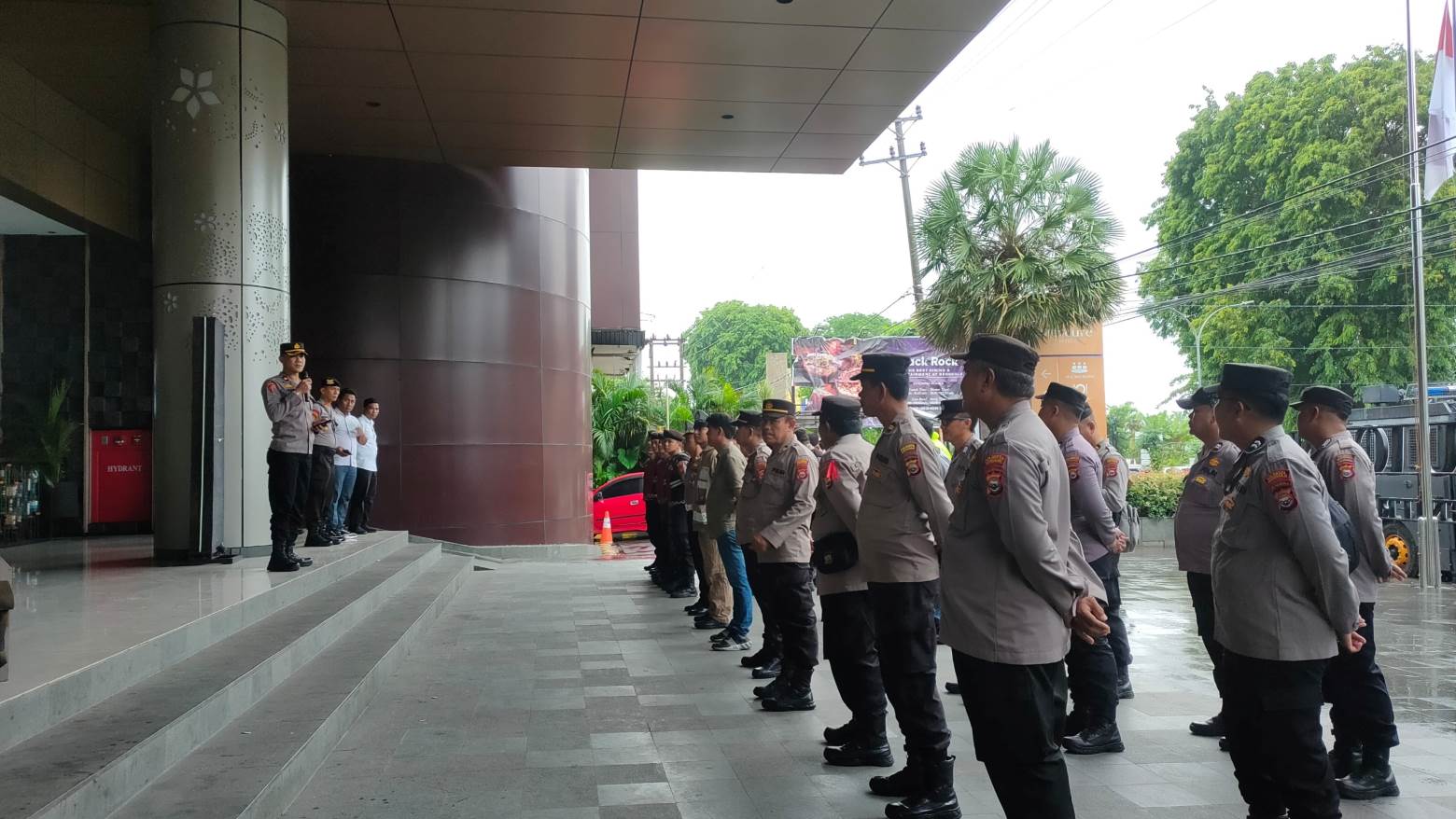 Polresta Bengkulu Lakukan Pengamanan Rapat Pleno Rekapitulasi Hasil Perolehan Suara Pilkada 