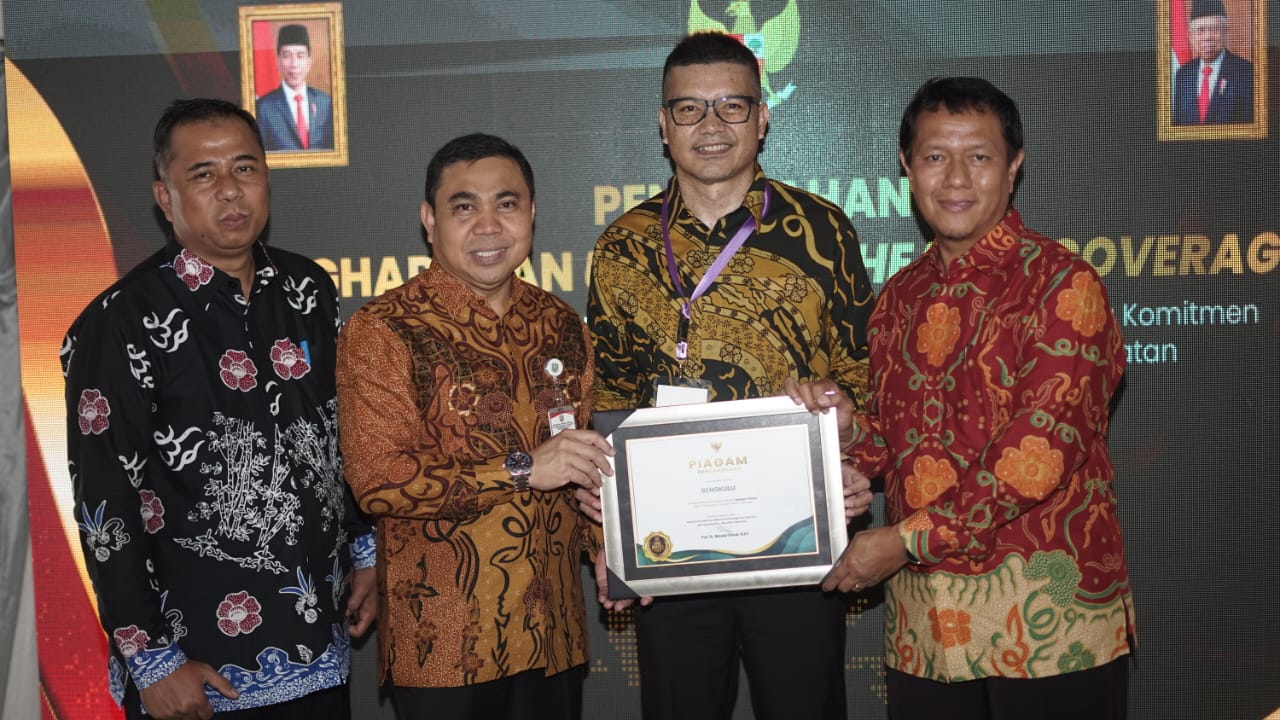 Raih UHC Award 2024, Rohidin Mersyah Jamin Akses Kesehatan untuk Semua Masyarakat