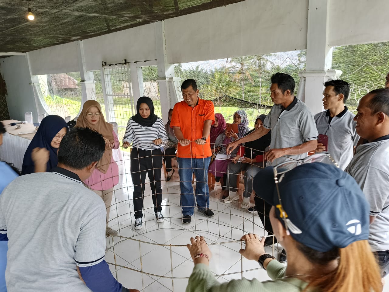 Sujono Bagikan Ribuan Bibit Lele kepada Kelompok Tani di Bengkulu Utara