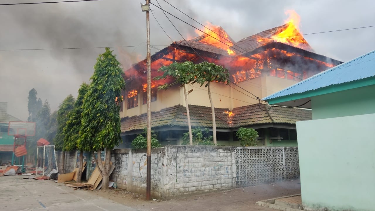 BREAKING NEWS: 1 Bangunan di SMKN 3 Kota Bengkulu Terbakar