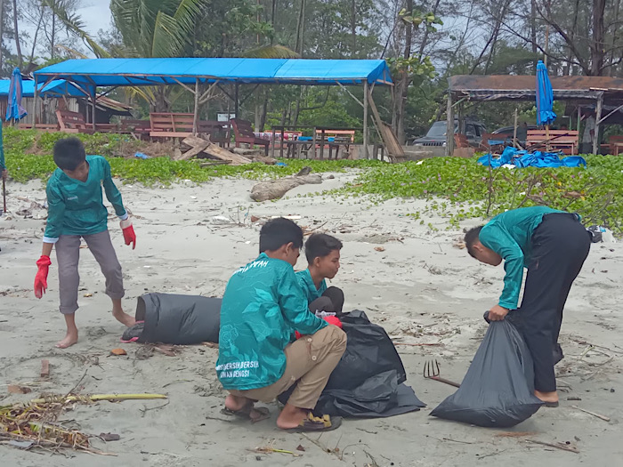 Bersih, Lawan Gengsi! Siswa SMKN 3 Seluma Jadi Pahlawan Sampah