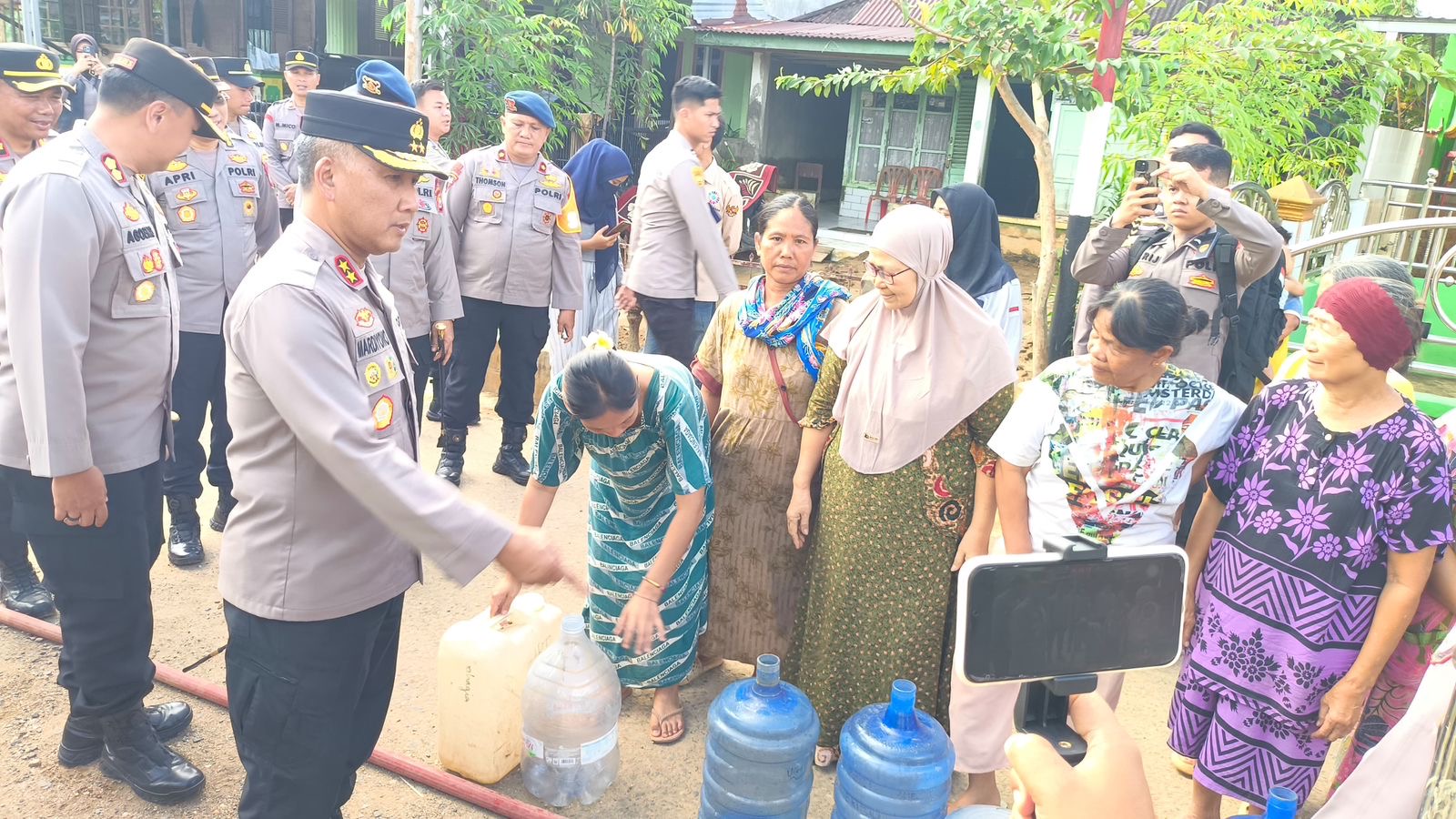 Solusi Cepat Krisis Air Lebong, Kapolda Bengkulu Operasikan Teknologi Water Treatment di Lokasi Banjir