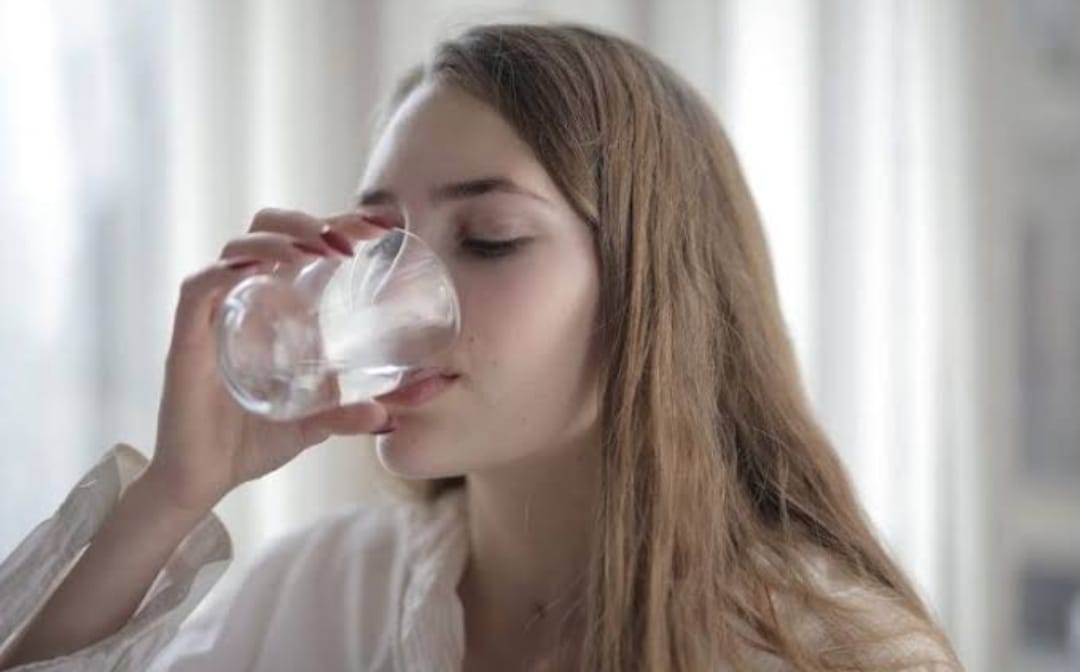 Berguna bagi Kesehatan Tubuh, Berikut 3 Manfaat Konsumsi Air Hangat di Pagi Hari 