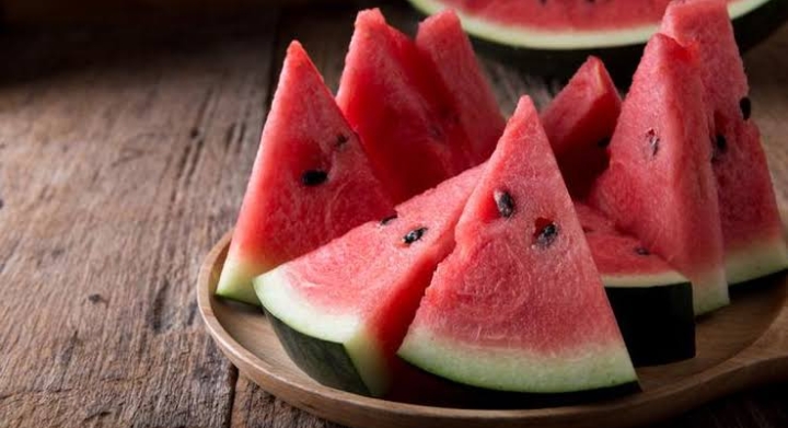 Pecinta Buah Semangka Wajib Tahu, Ini Manfaat Konsumsinya dengan Rutin!