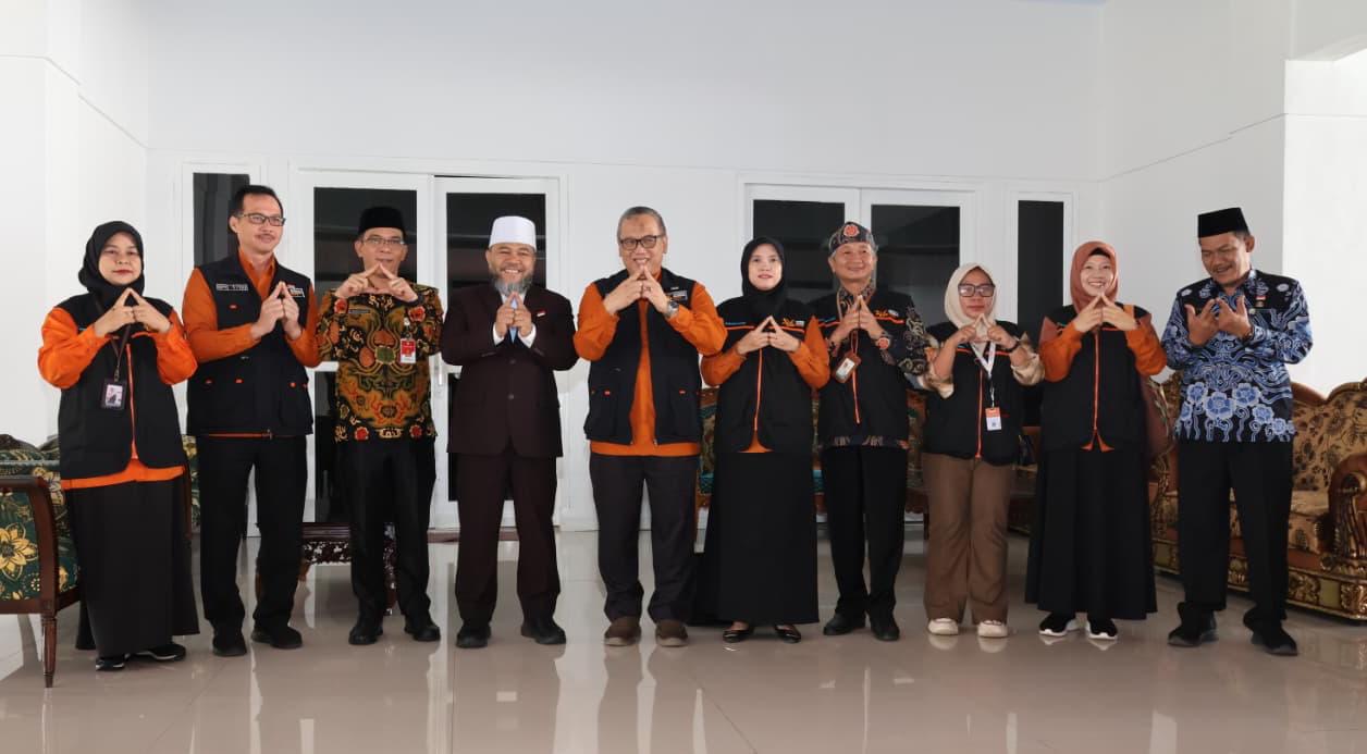 Luncurkan Petugas Sensus Ekonomi 2026, Gubernur Helmi Hasan Jadi Responden Perdana 