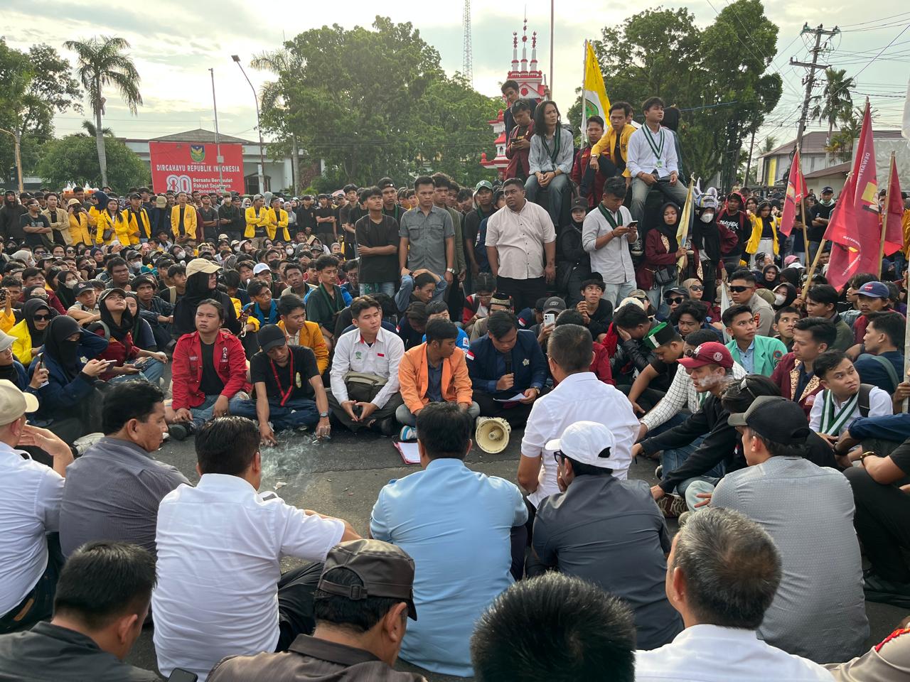 Polisi Sempat Amankan 5 Orang Diduga Bukan Kelompok Mahasiswa, Aksi di DPRD Prov Bengkulu Berlangsung Damai 