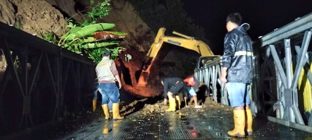 Diterjang Longsor, Akses di Jalan Lintas Manna-Pagar Alam Tutup Sementara