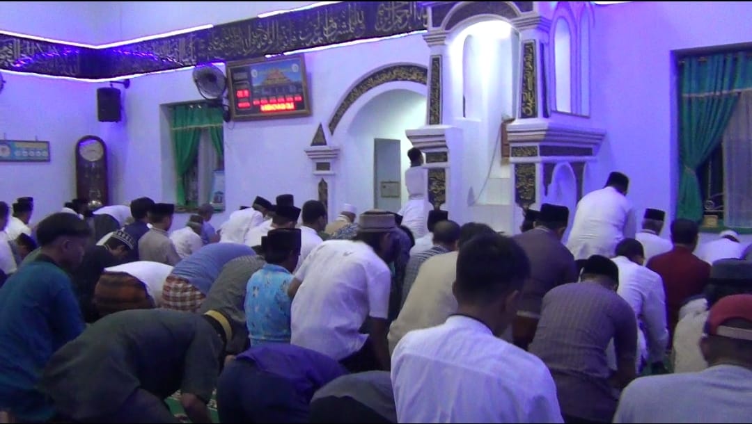 Tarawih Malam Pertama di Masjid Jamik 23 Rakaat, Seluruh Saf Terisi Penuh 
