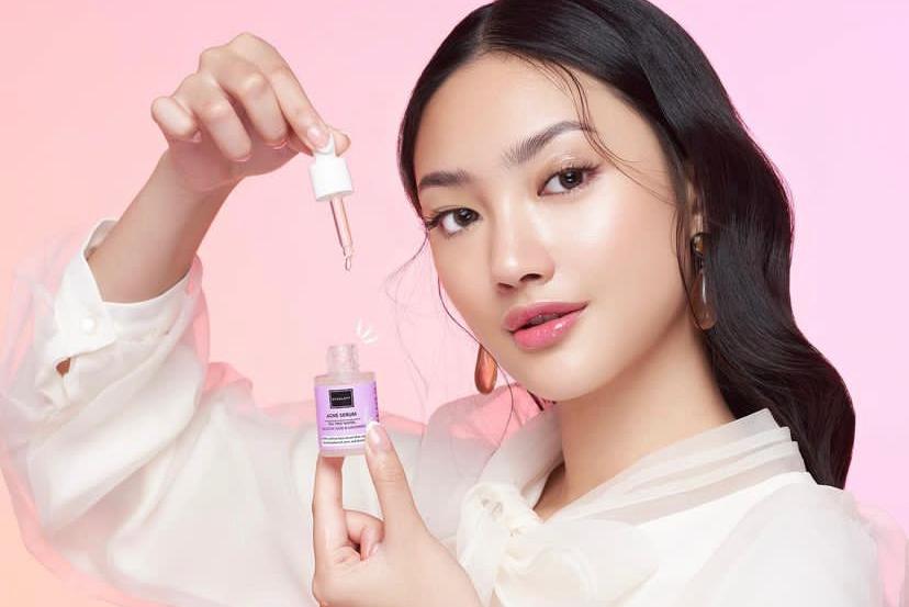 5 Rekomendasi Serum untuk Kulit Kusam, Wajah Glowing Bebas Noda Sejak Pemakaian Pertama!