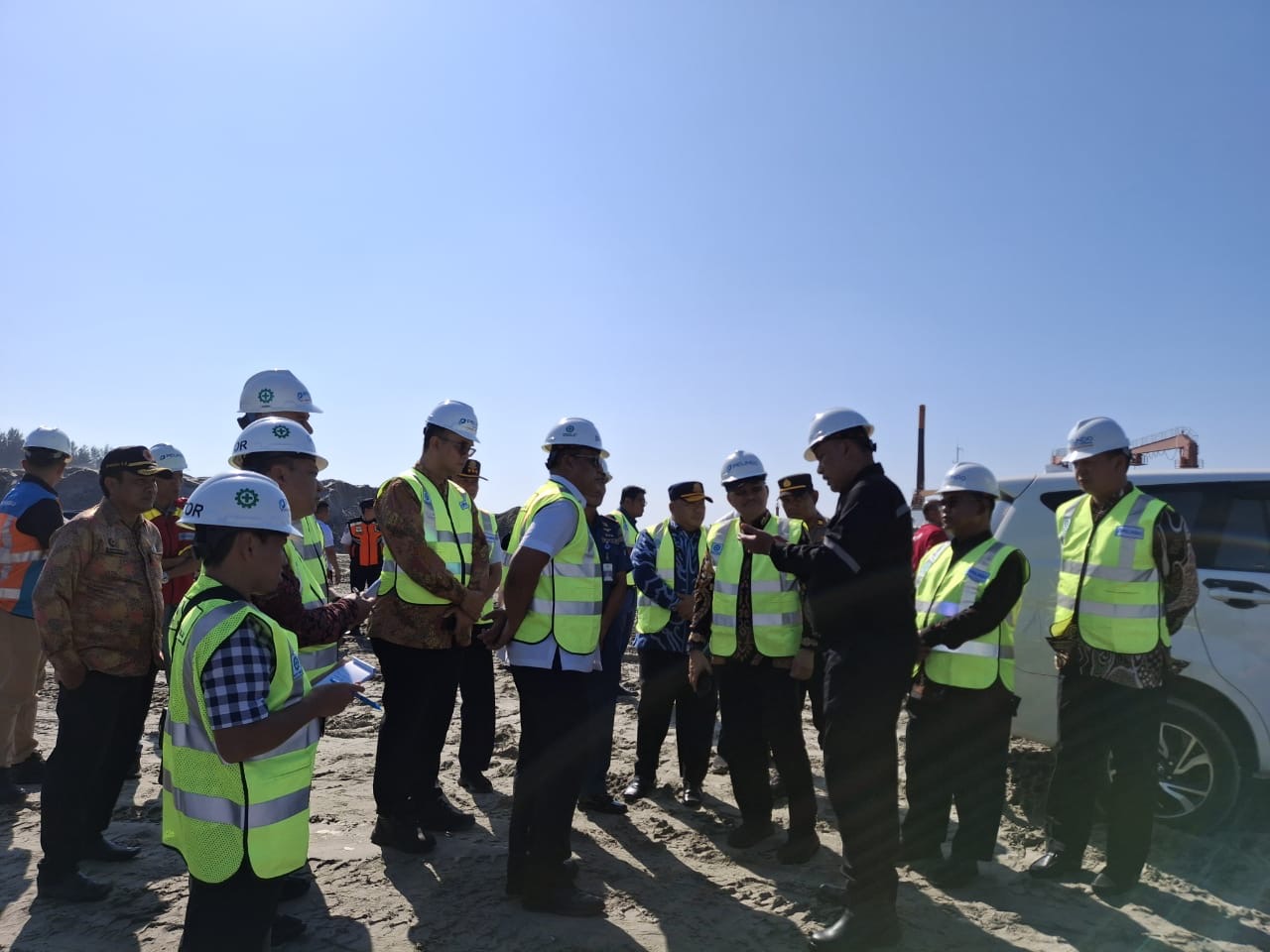 Tindak Lanjuti Instruksi Presiden, Staf Khusus Mendagri Tinjau Pengerukan Alur Pelabuhan Pulau Baai