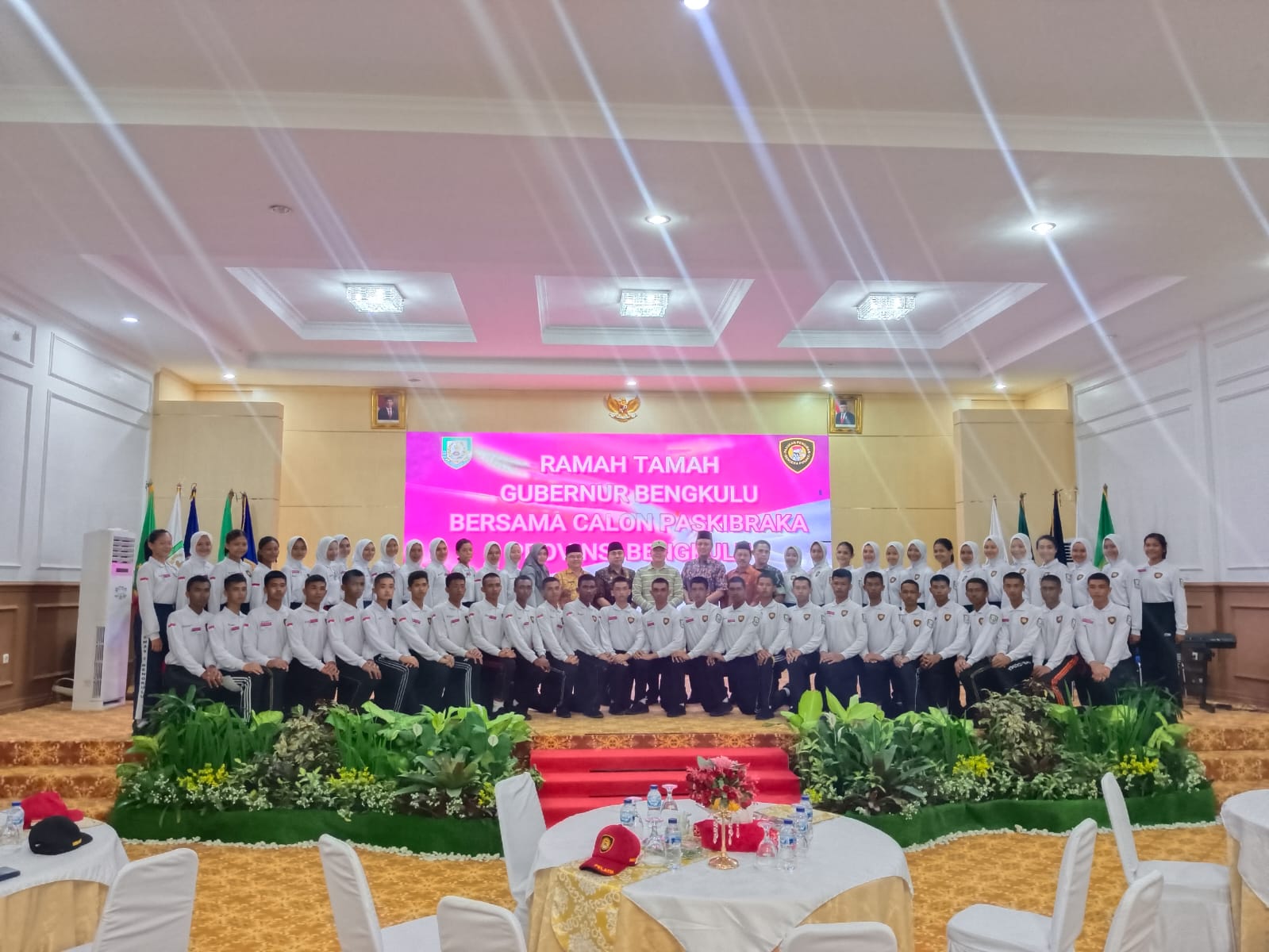 Beri Motivasi, Gubernur Jamu Makan 54 Paskibraka Provinsi Bengkulu 