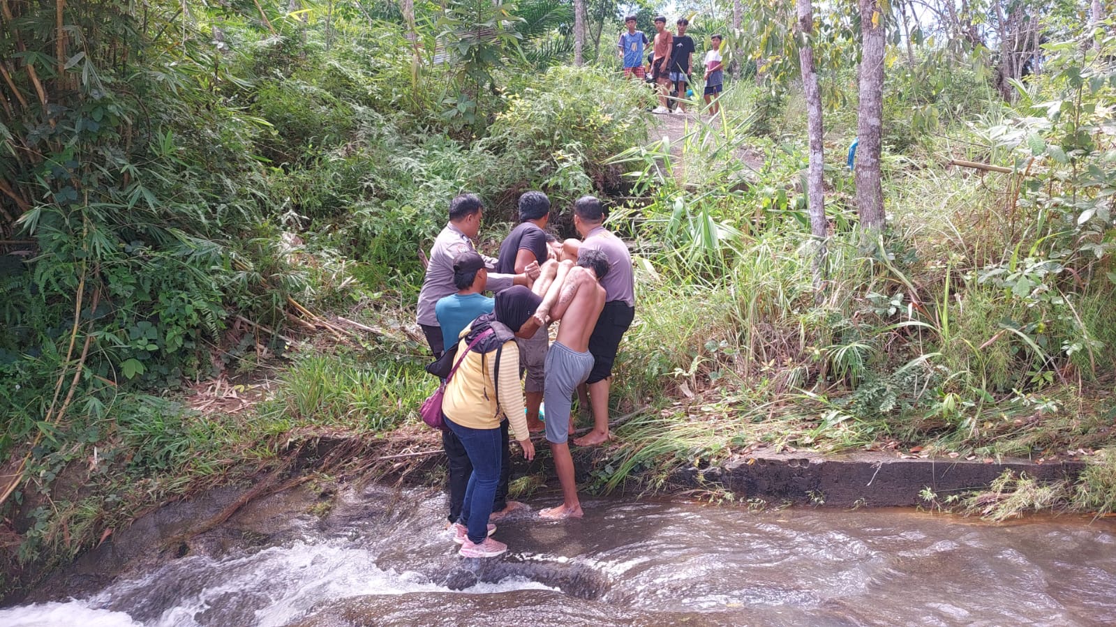 Nekat Masuk Wisata Curug Embun yang Ditutup, Remaja Kota Bengkulu Tewas Tenggelam