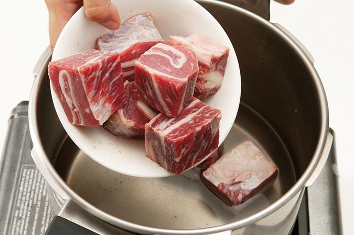 Inilah 8 Tips Mudah Merebus Daging, Dijamin Empuk dan Tidak Bau Dalam Waktu 30 Menit