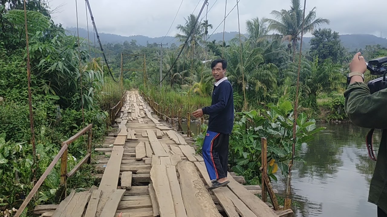 Jembatan Penghubung di Desa Lubuk Resam Mengkhawatirkan