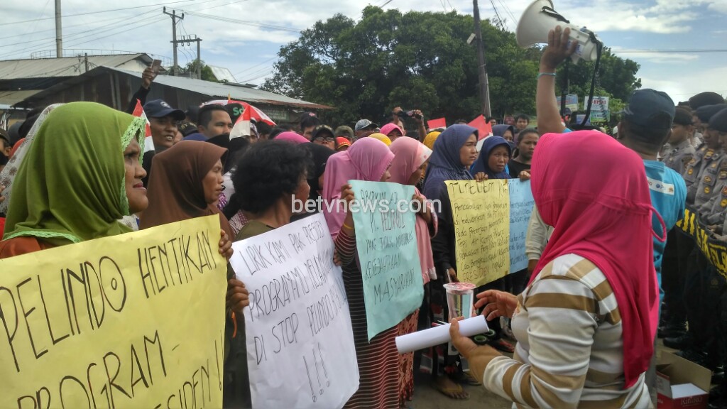 Ratusan Warga Kampung Nelayan Demo PT Pelindo II