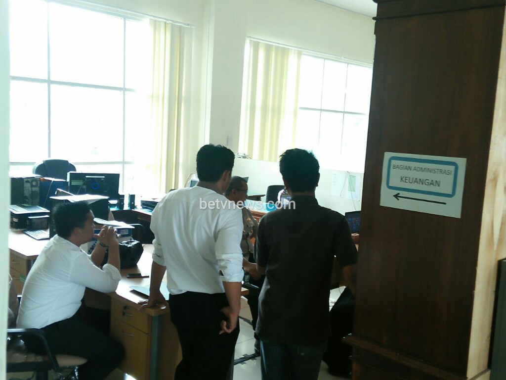 Tim Saber Pungli OTT di Kantor BPKD Kabupaten Rejang Lebong