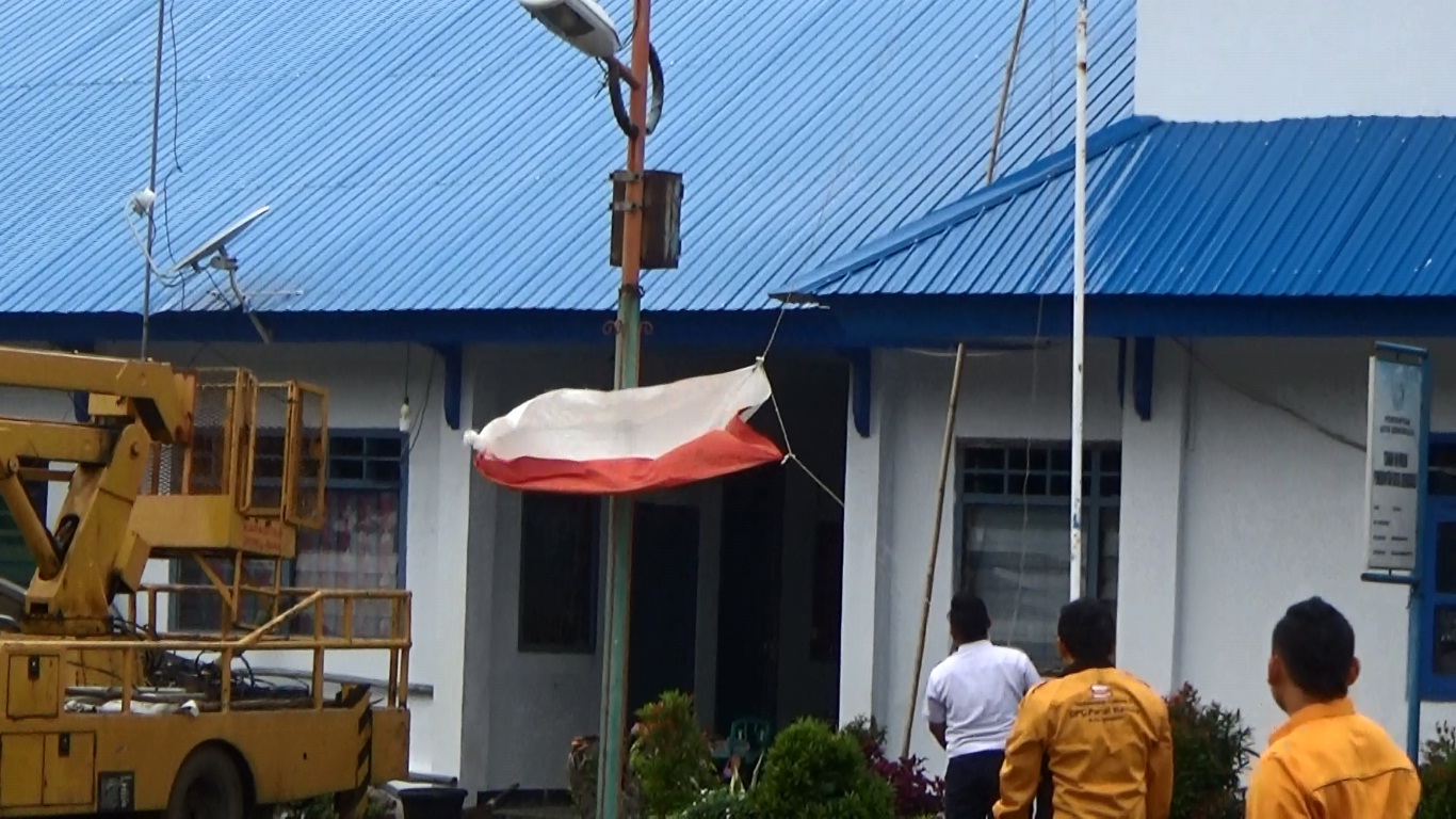 Seharian, Bendera di Kantor OPD Kota Bengkulu Ini Terbalik