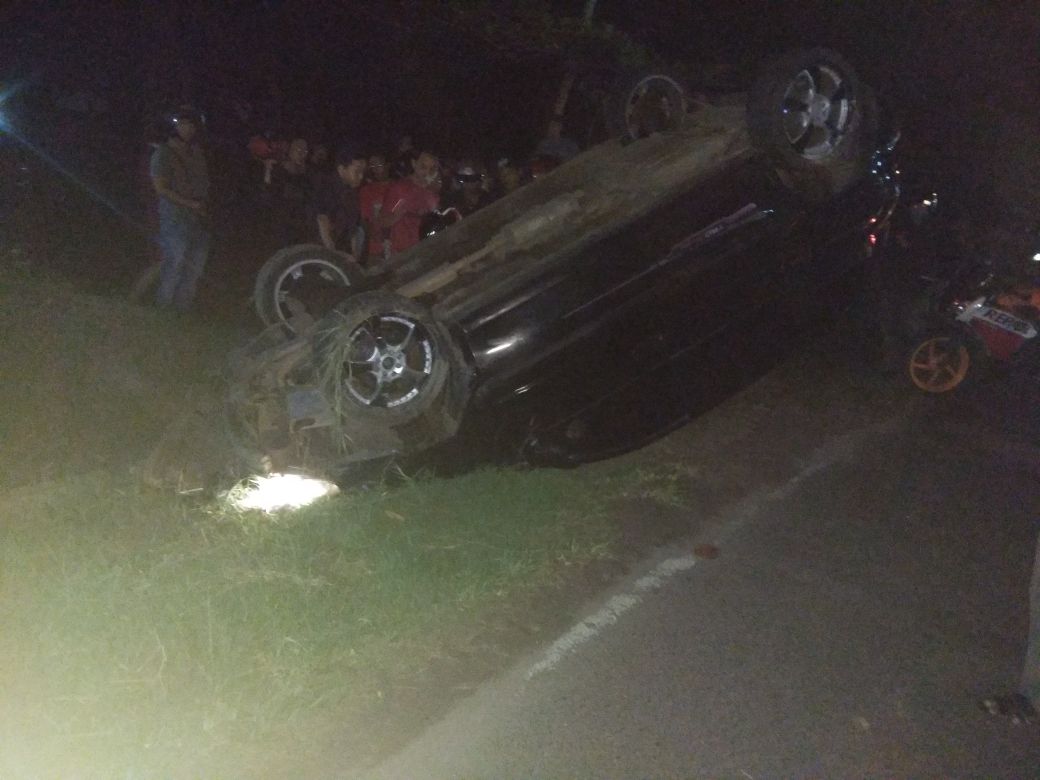 Kecelakaan Tunggal di Pantai Panjang, Mobil Terbalik