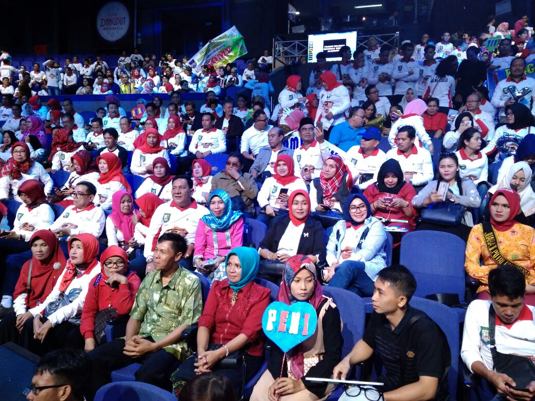 Ratusan Pendukung Tomi Padati Studio Indosiar