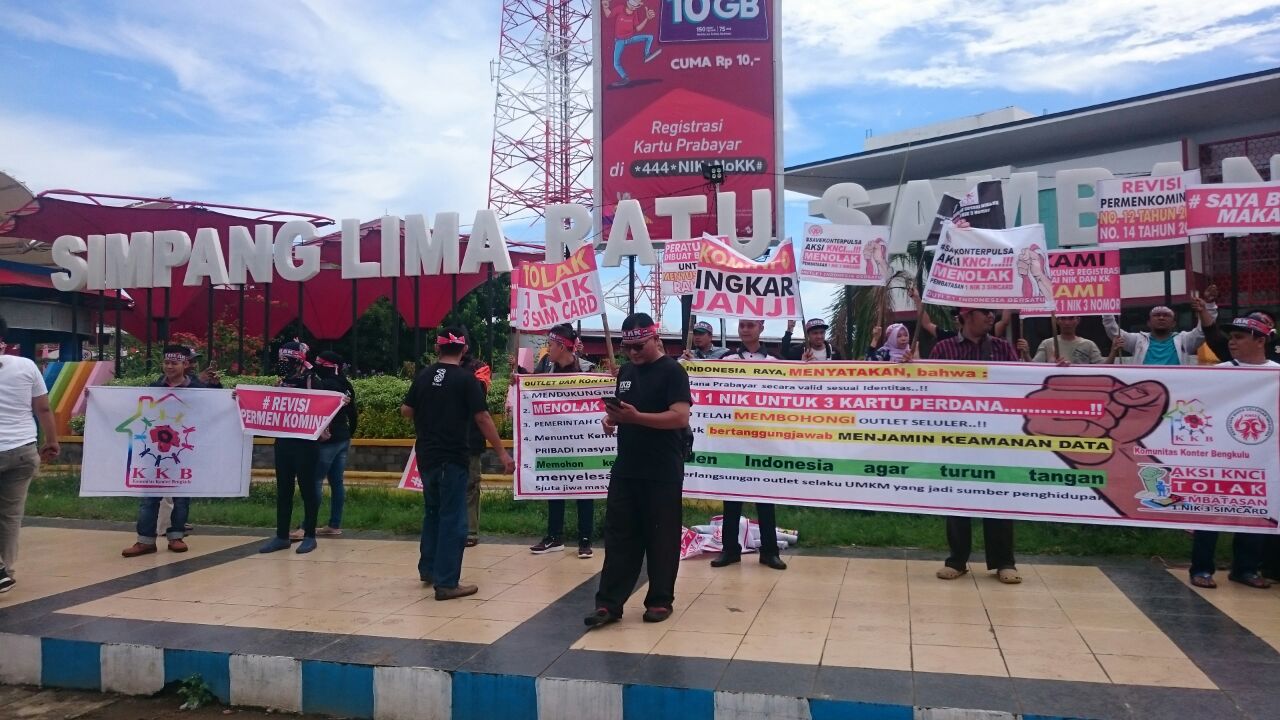 Pengusaha Konter Bengkulu Demo Di Simpang 5, Ini Tuntutannya