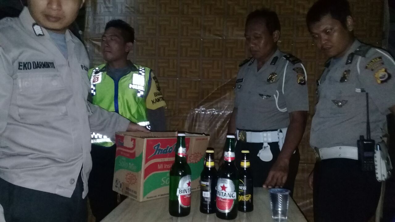 Puluhan Botol Miras Diamankan Dari Warem Kawasan Gunung