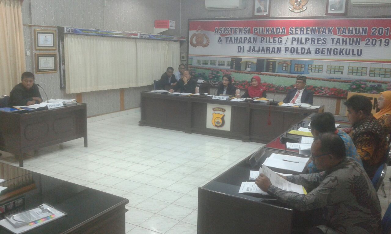 Sidang DKPP, Ketua Majelis Tanyakan Kajian Administrasi Pengaduan Puskaki
